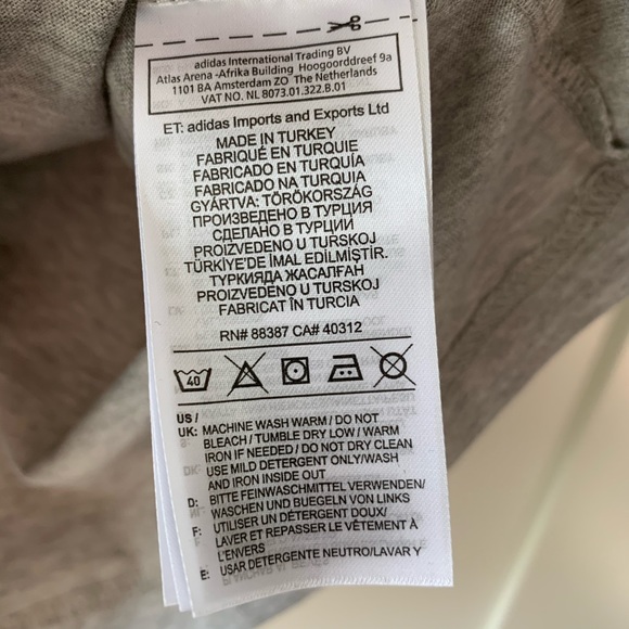 🏷NWT adidas logo tag T-shirt - Picture 4 of 5